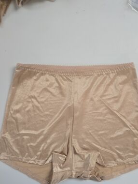 vassarette  Boyshorts NWOT 6 Pairs